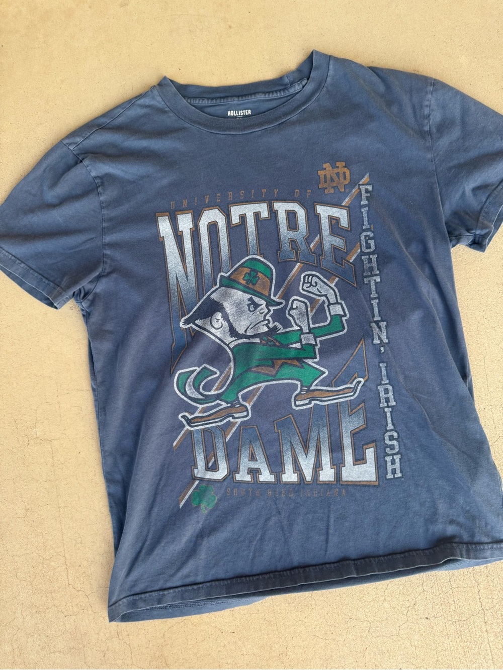 Hollister Notre Dame Fighting Irish Graphic T-Shirt Size Small